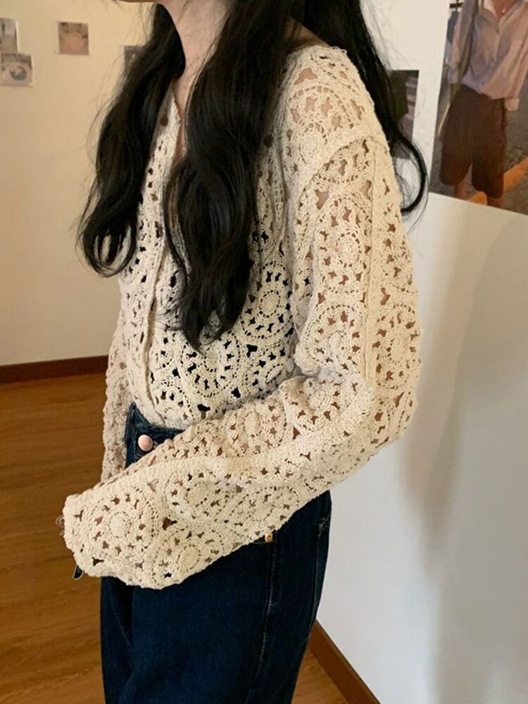 Hollow Out Lace Blouses Women Elegant Casual Long Sleeve Knitwear Tops Ladies Korean Fashion Sweet Vintage Hook Flowers Cardigan