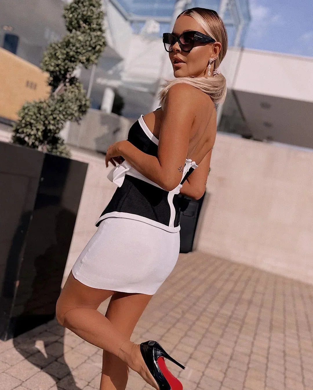 Pydshop Black Tube Top with Contrast Bow