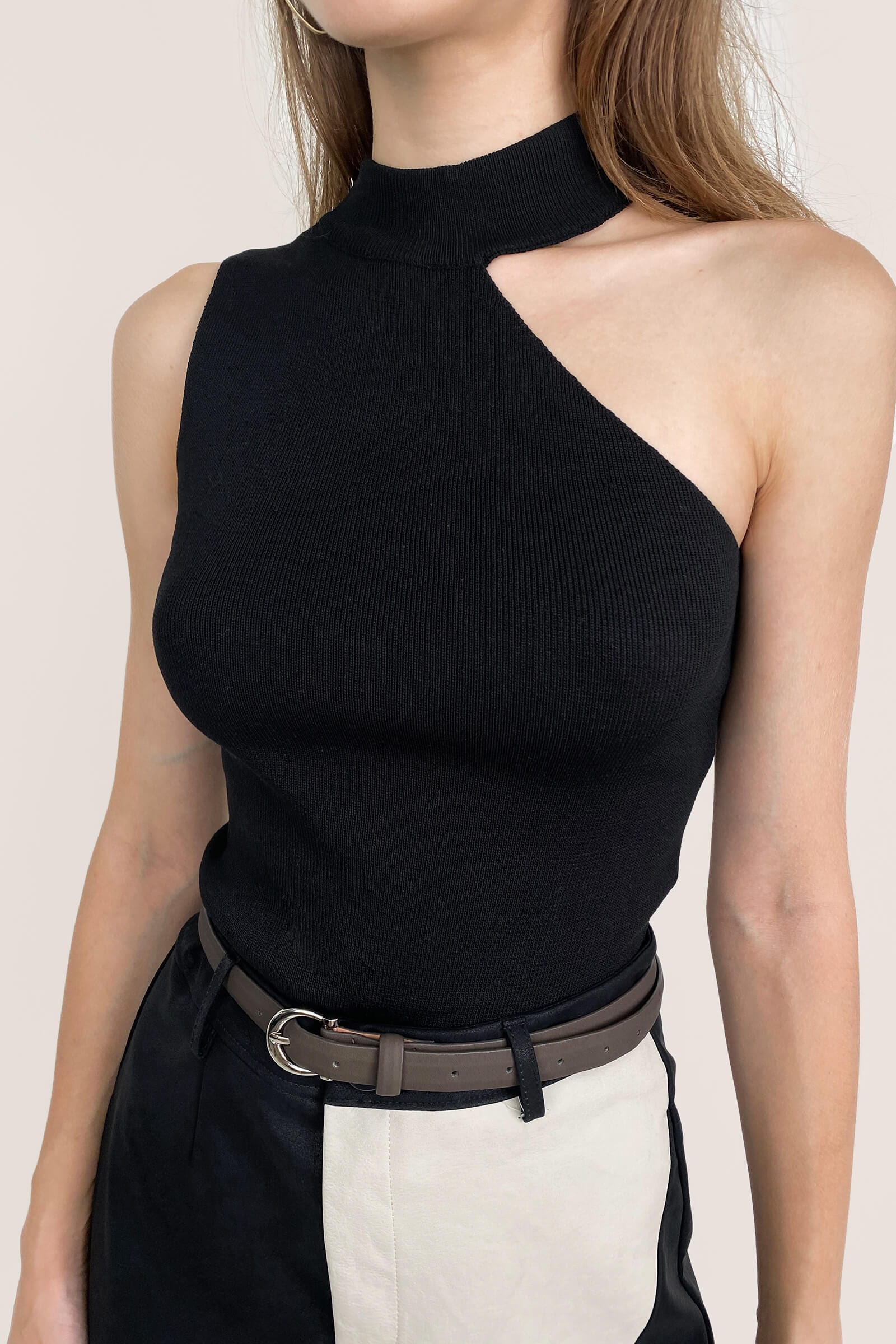 Pydshop Black Asymmetric Mock Neck Knitted Tank Top