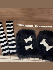 Schwarze Strumpfband-Beinwärmer mit Pelzknochen im Y2K-Stil