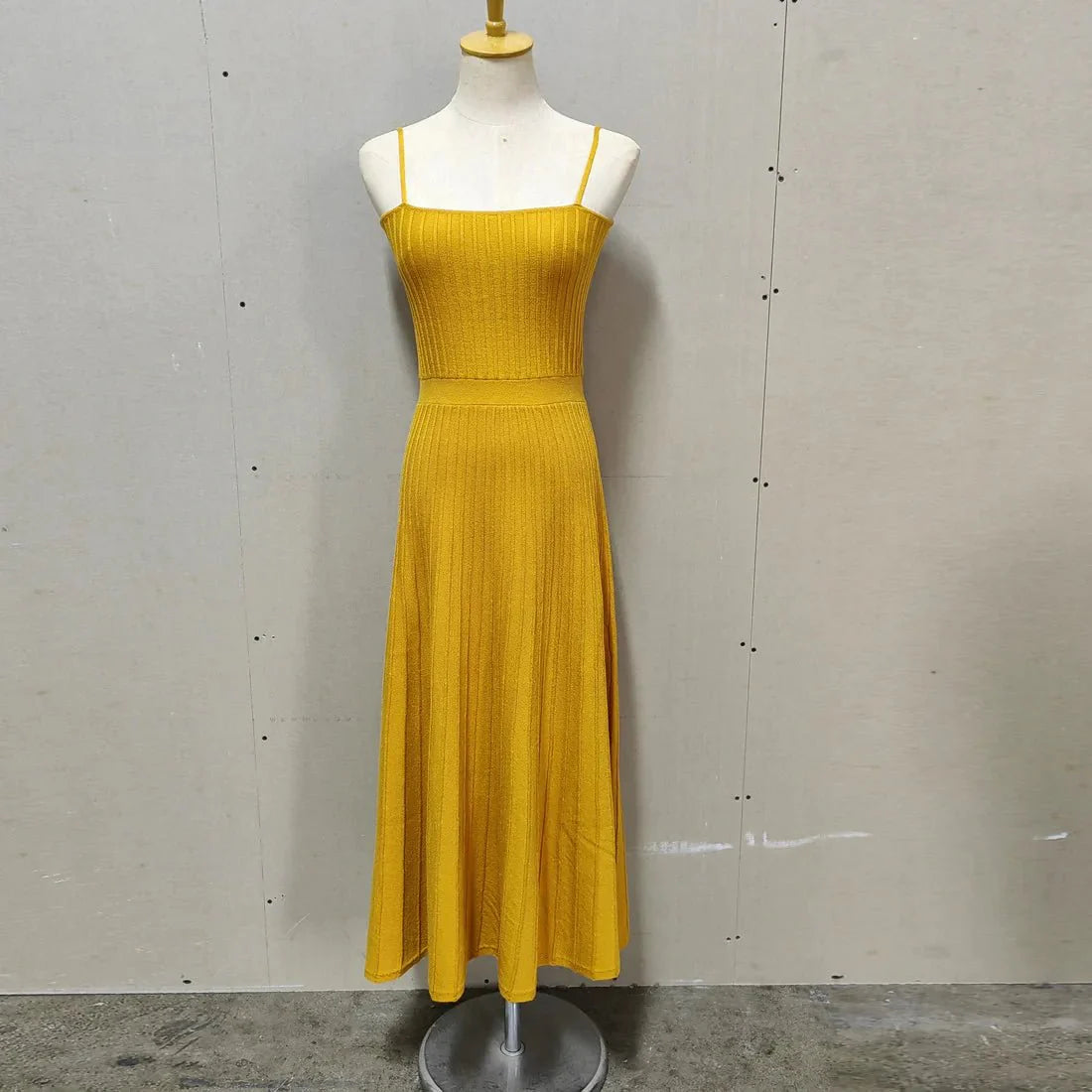 Stretchable Backless Knit Maxi Dress